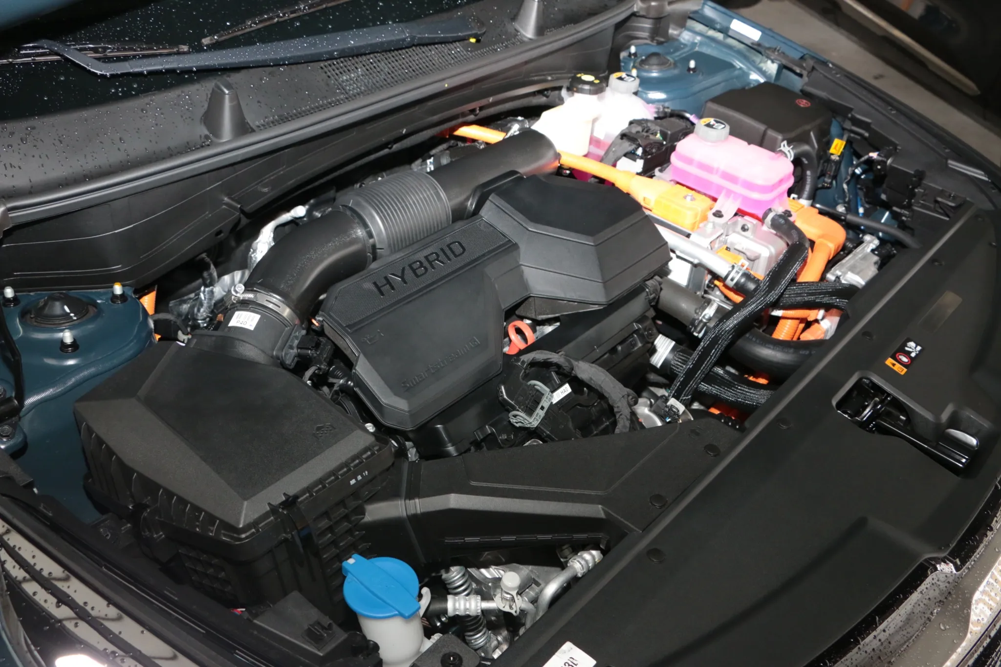 Sportage此次改款最大的核心，在於首度導入油電動力系統，搭載1.6 Turbo-Hybrid動力。（劉芯衣攝）