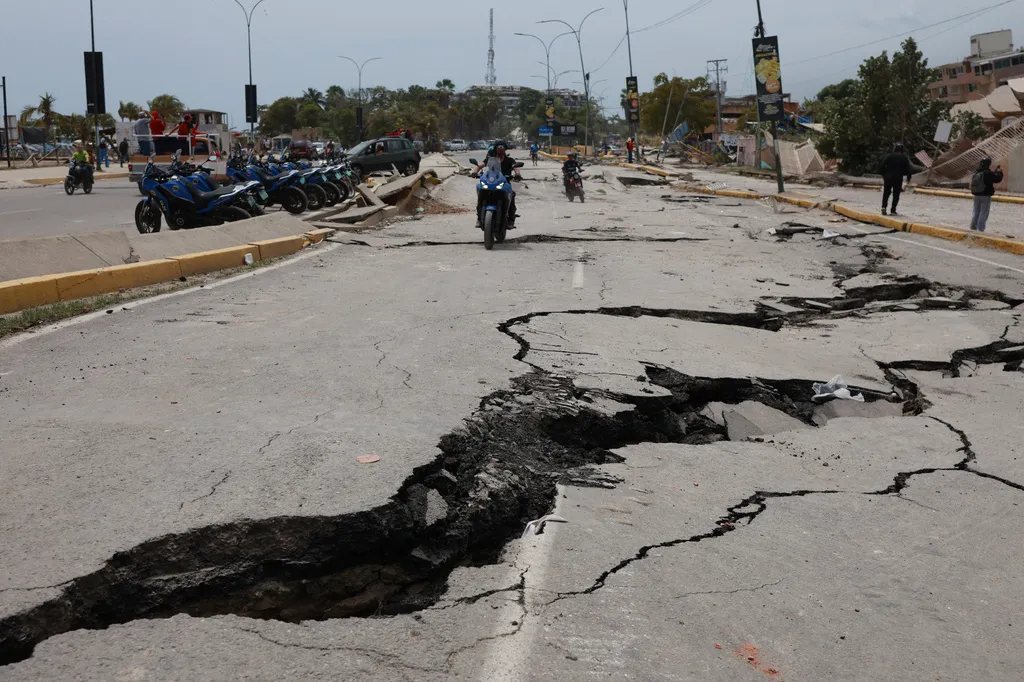 委內瑞拉遭遇強震衝擊，造成超過200人死亡，多地建築坍塌損毀。（美聯社）