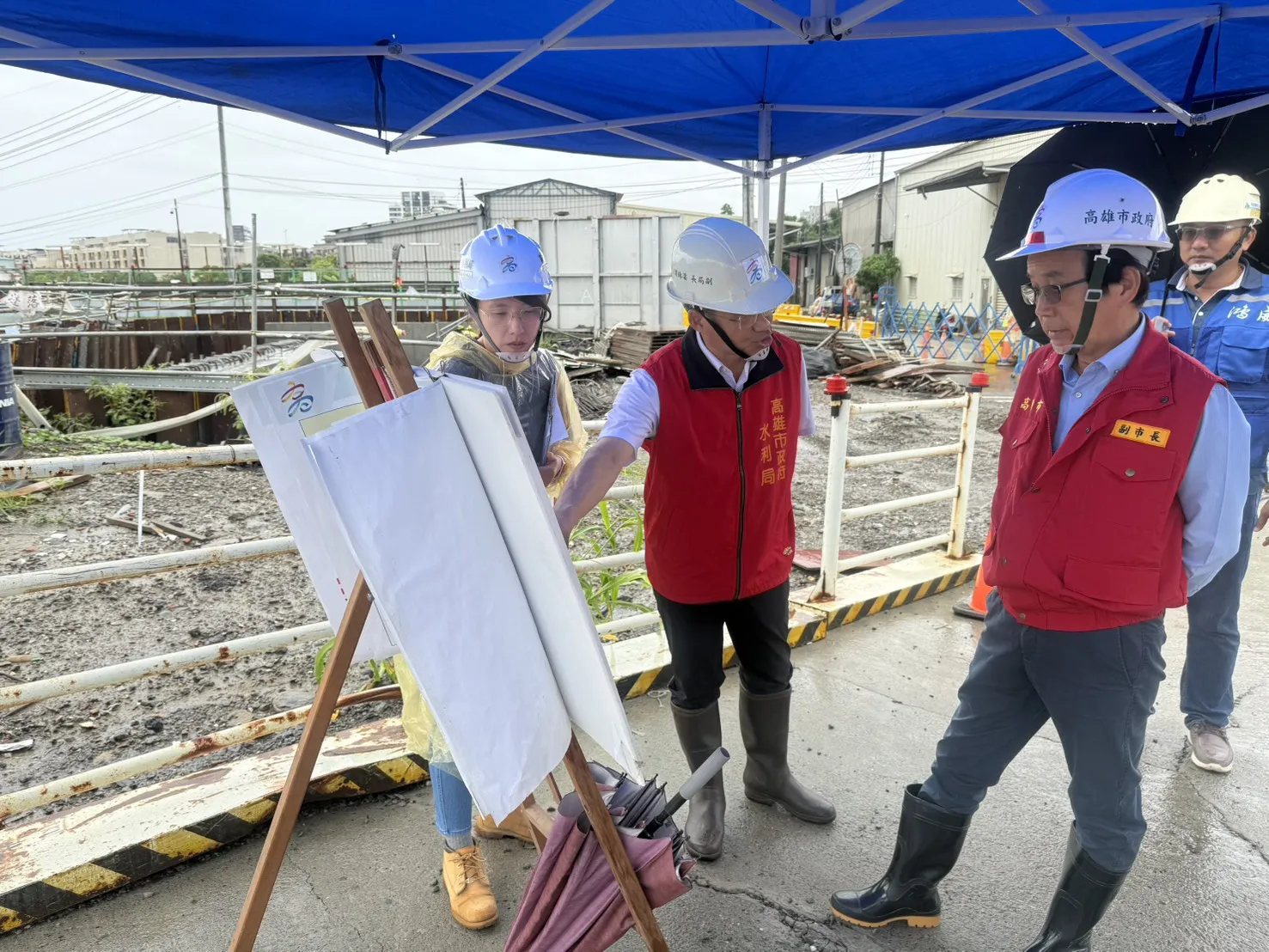 林欽榮副市長視察仁武、大寮地區排水工程。（圖/高市水利局提供）