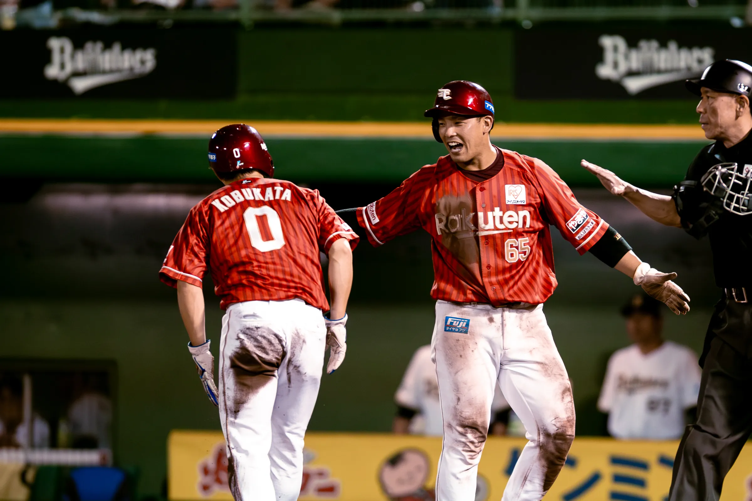 楽天は8回にも堀内謙伍の適時二塁打、さらに辰己涼介の2点適時打で3点を追加。（写真／丁勤紜撮影）