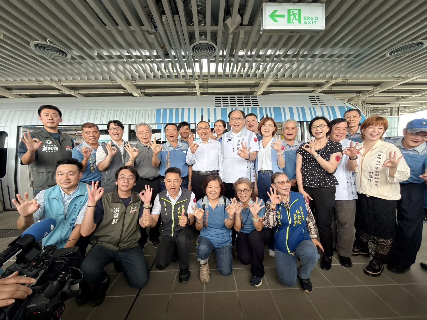 圖説：市長與出席貴賓大合影（ 圖/新北捷運工程局 提供）