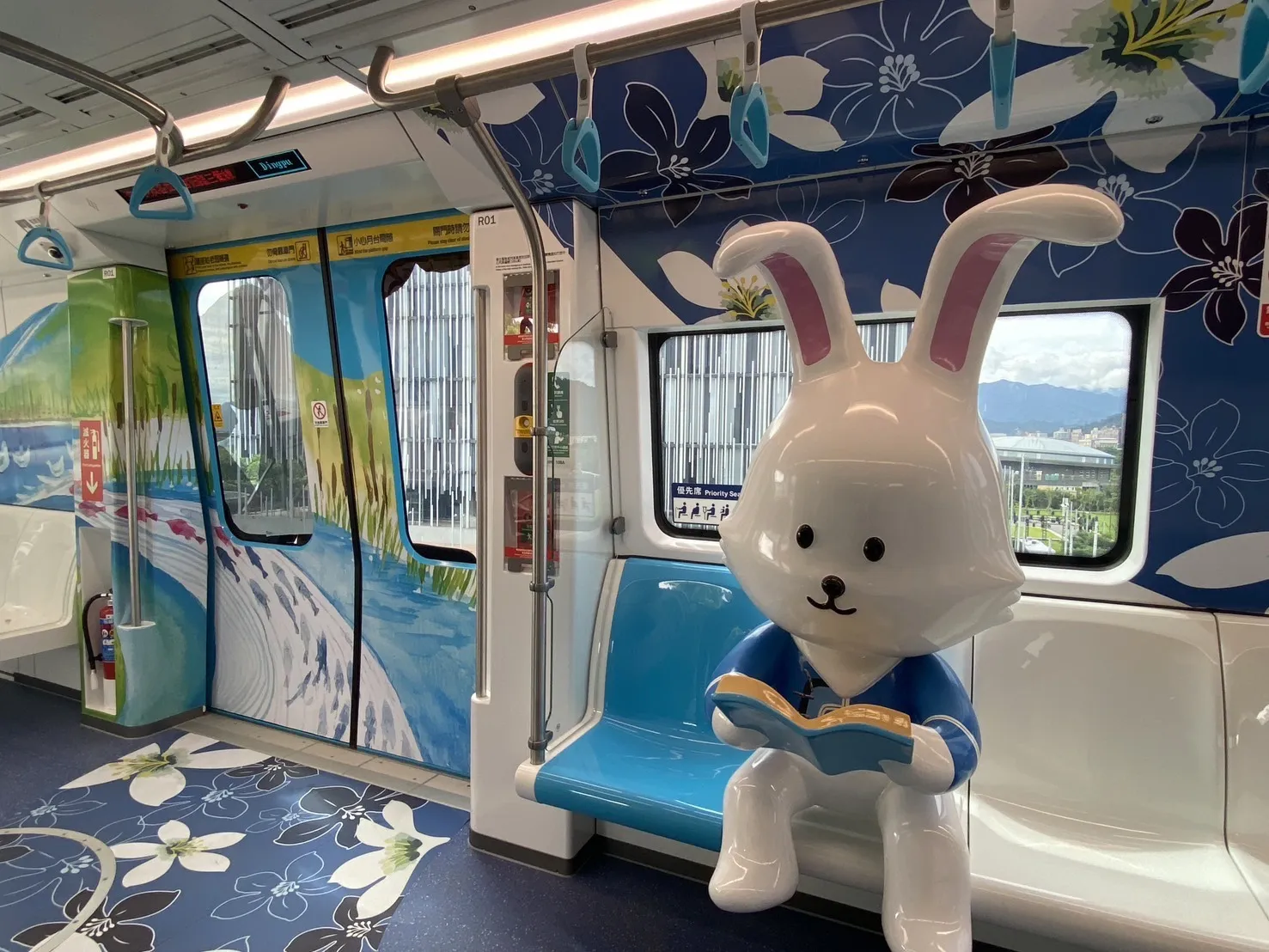 圖説：三鶯線客家文化彩繪列車（ 圖/新北捷運工程局 提供）