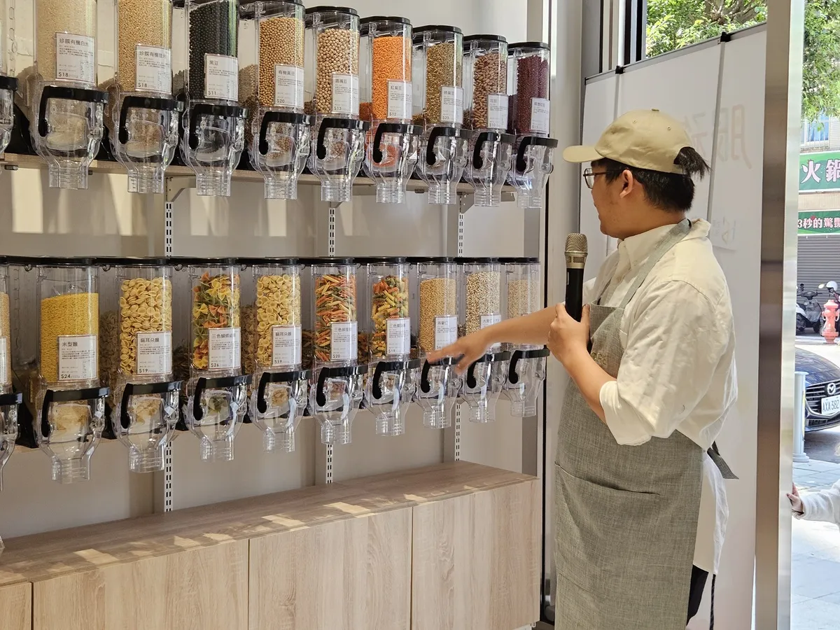 台灣也思首創的「1414 STORE 永續商店」是全台首創專為社會退縮者設計的「過渡性就業實踐場域」，幫助「社會退縮者」在真實職場裡。 （圖／台灣也思服務學習協會提供）