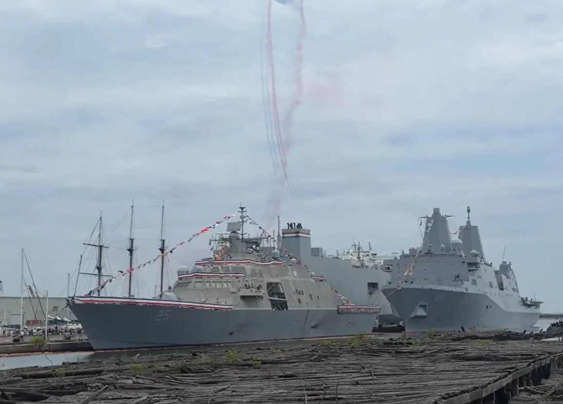 法國巡邏兵表演隊於美國海軍艦隊上空進行精彩表演，歡慶合眾國建國250周年。（作者提供）