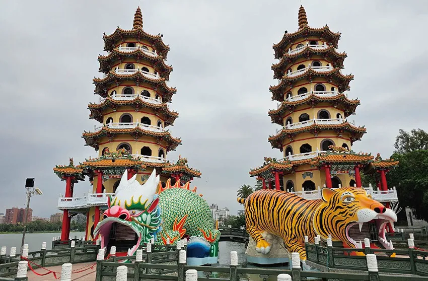 台灣觀巴串聯全台人文古蹟與熱門景點，讓旅客免自駕也能輕鬆感受在地文化。（圖／台灣觀巴提供）