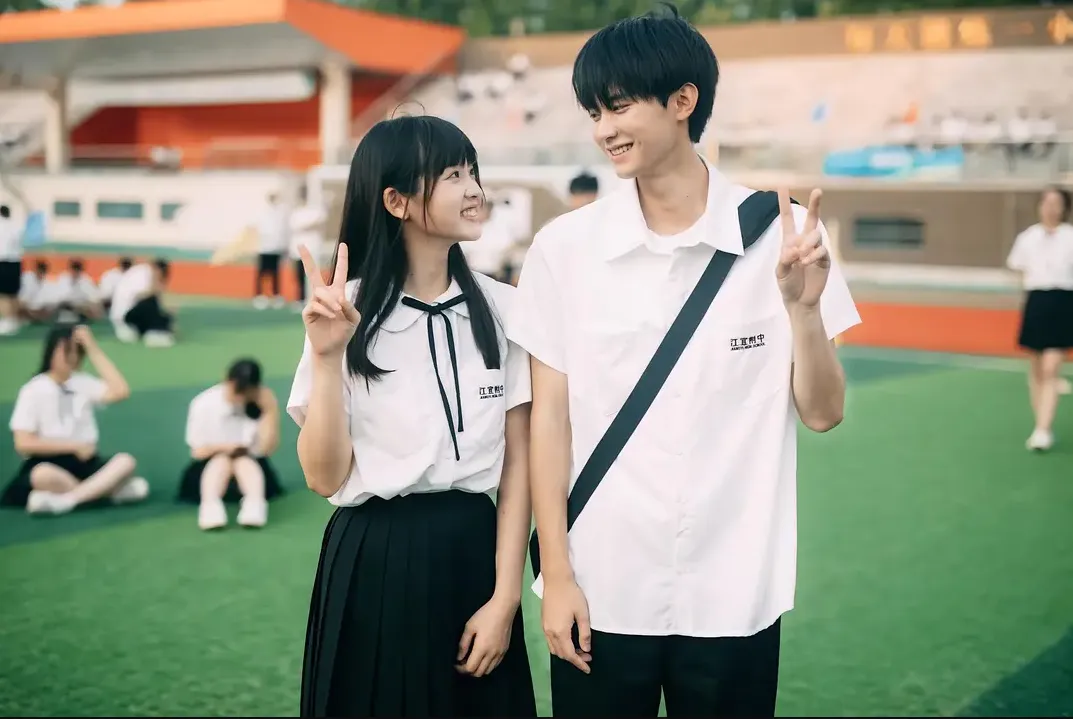 Netflix高評價甜寵陸劇推薦1、周翊然、張淼怡《當我飛奔向你》／評價分數：8.0（圖／取自微博）
