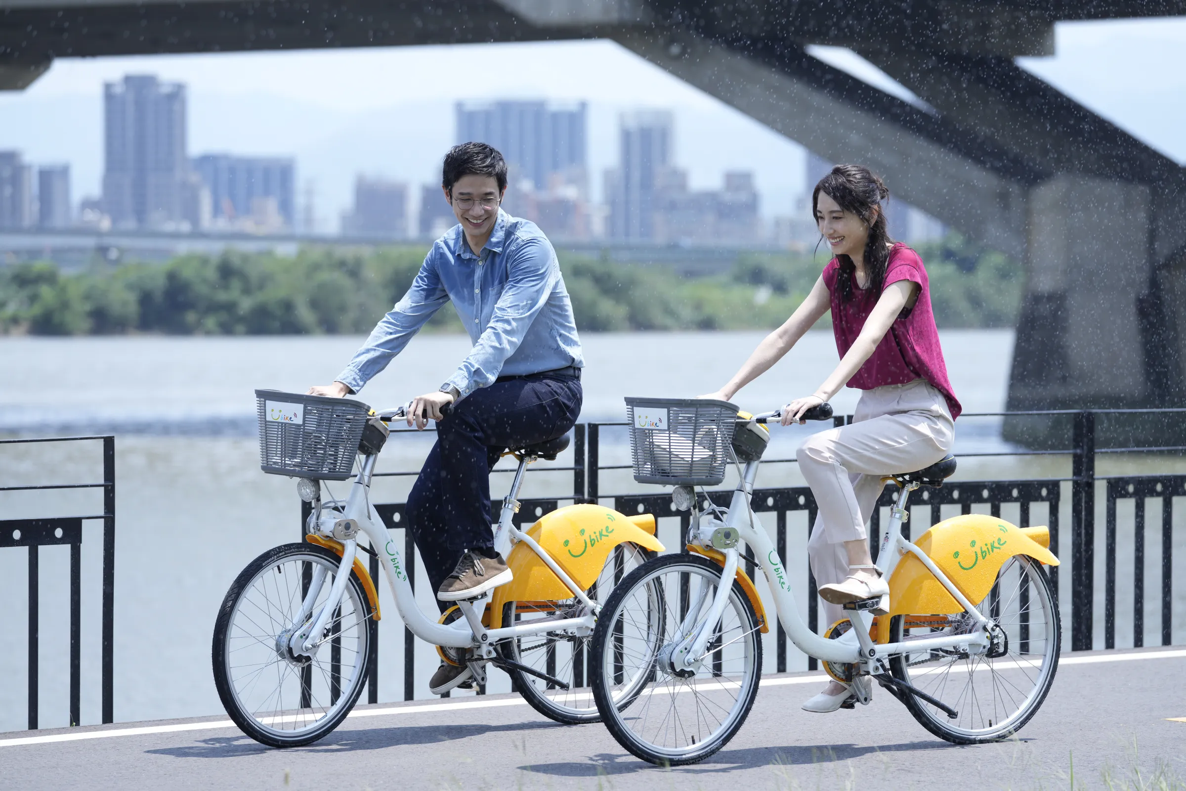 電影《童話故事下集》於三重忠孝碼頭自行車道拍攝。(圖/新北市政府)