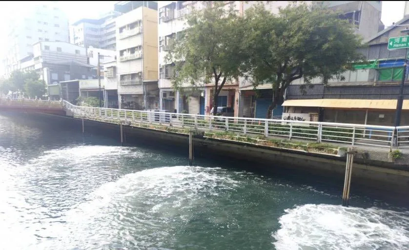 水利局加強水域曝氣。（圖/高市環保局提供）