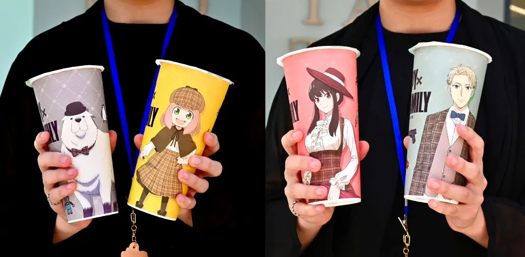 限定聯名杯，讓洛伊德、約兒與安妮亞陪伴粉絲度過清涼夏天，不少粉絲表示「安妮亞必收」、「為了聯名杯一定要衝門市」。