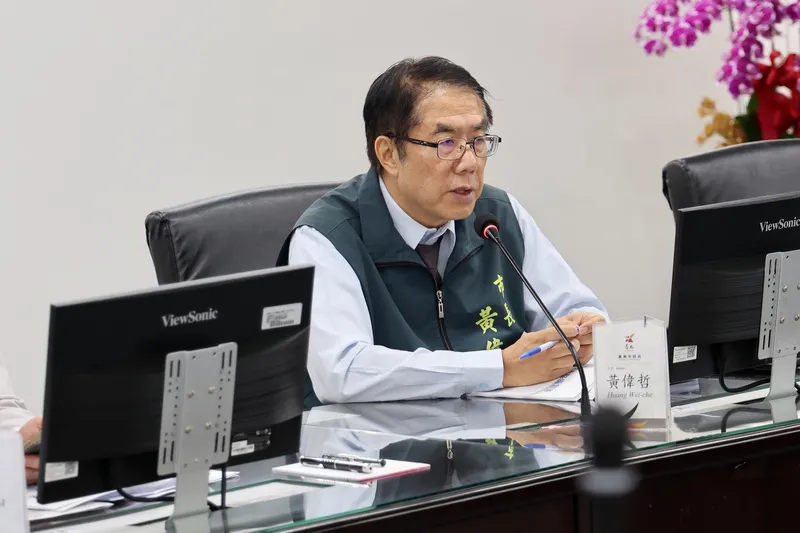 黃偉哲市政會議指示追查問題油品 台南市長黃偉哲（圖）7日在市府市政會議聽取中聯油品致癌物苯駢芘超標案跨局處專案報告，並進行指示。（台南市政府提供）中央社記者楊思瑞台南傳真115年7月7日