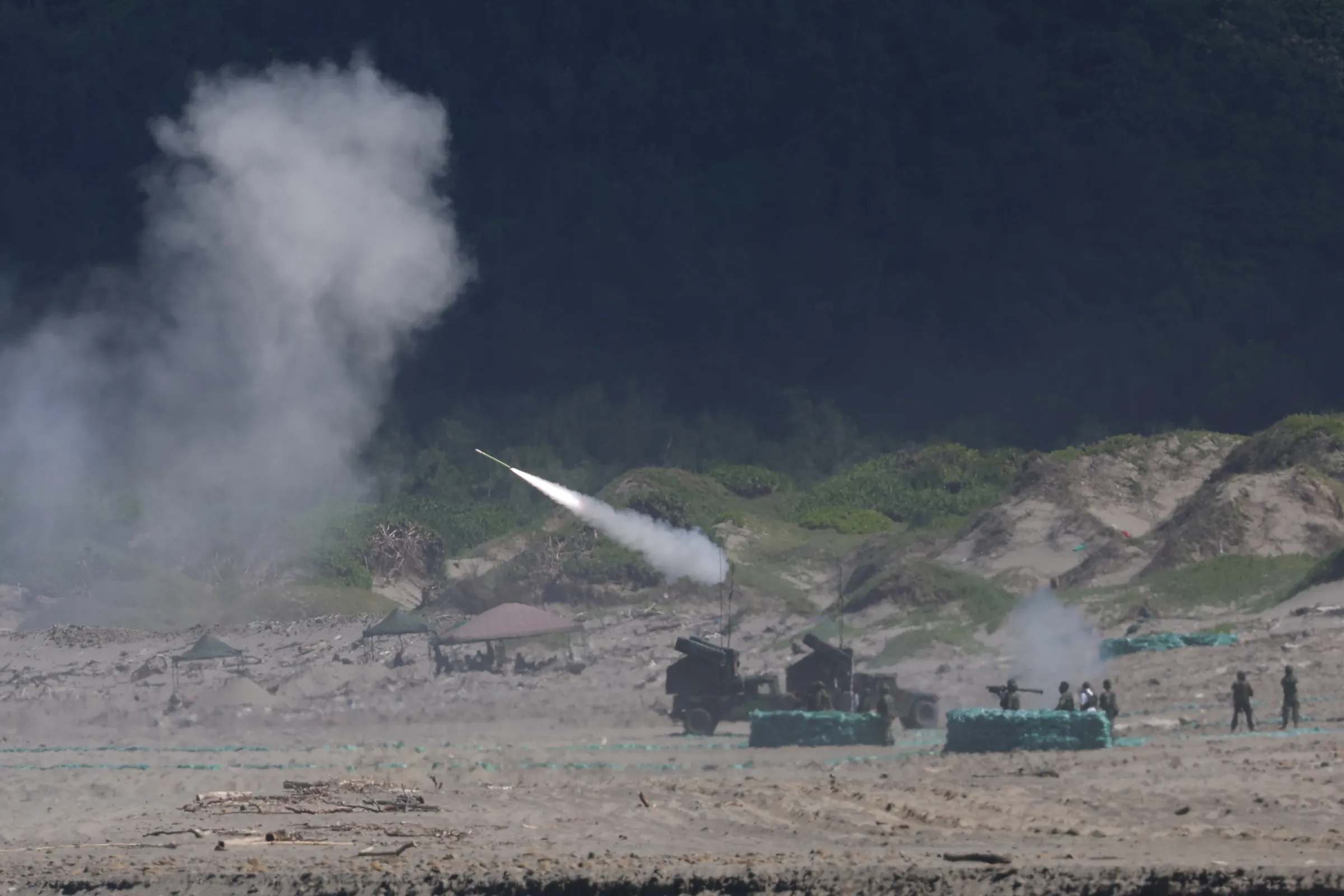 20260708-復仇者飛彈車射擊刺針飛彈。（國防部提供）