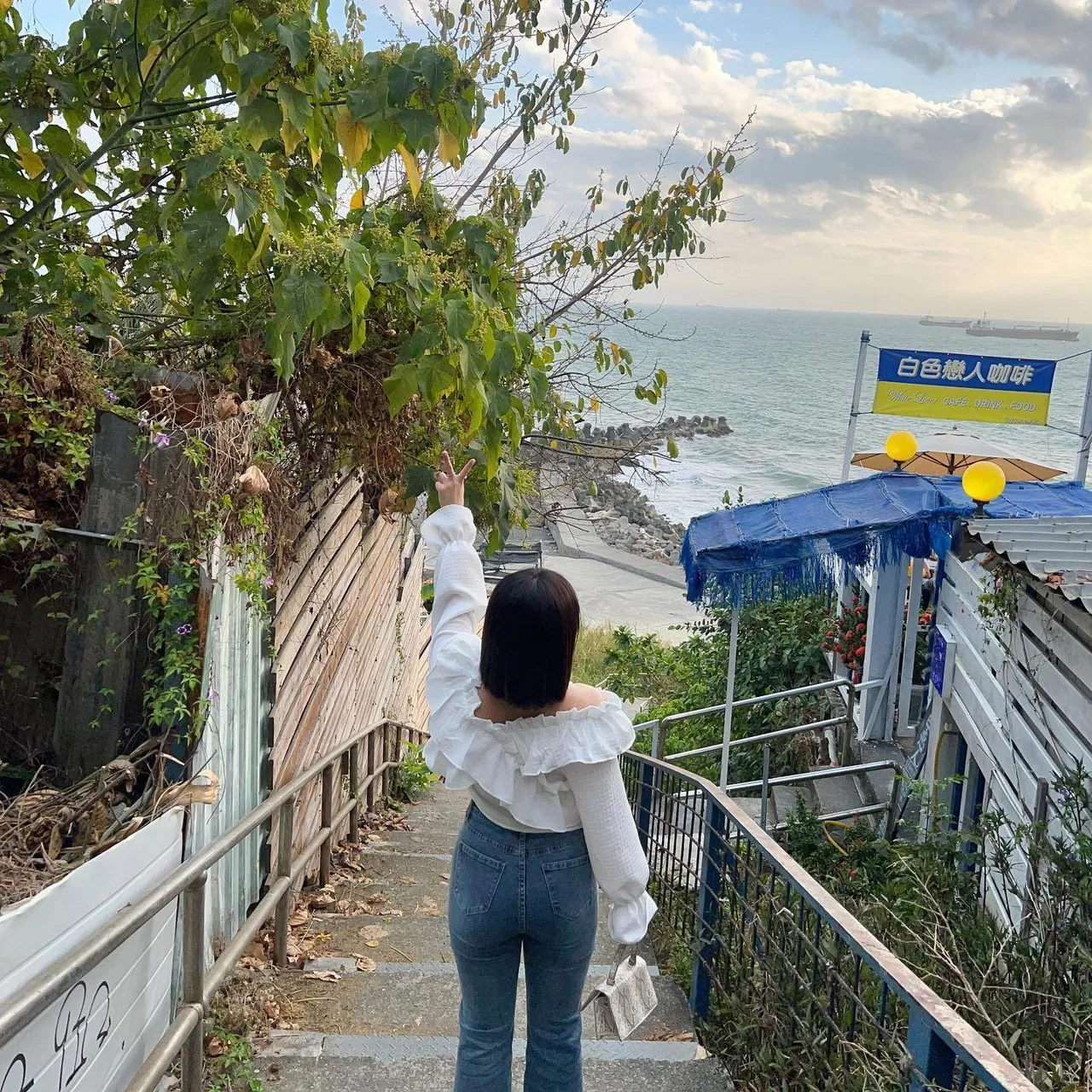 高雄海景咖啡廳推薦：白色戀人文創咖啡館。（圖／IG@inezzn_提供）