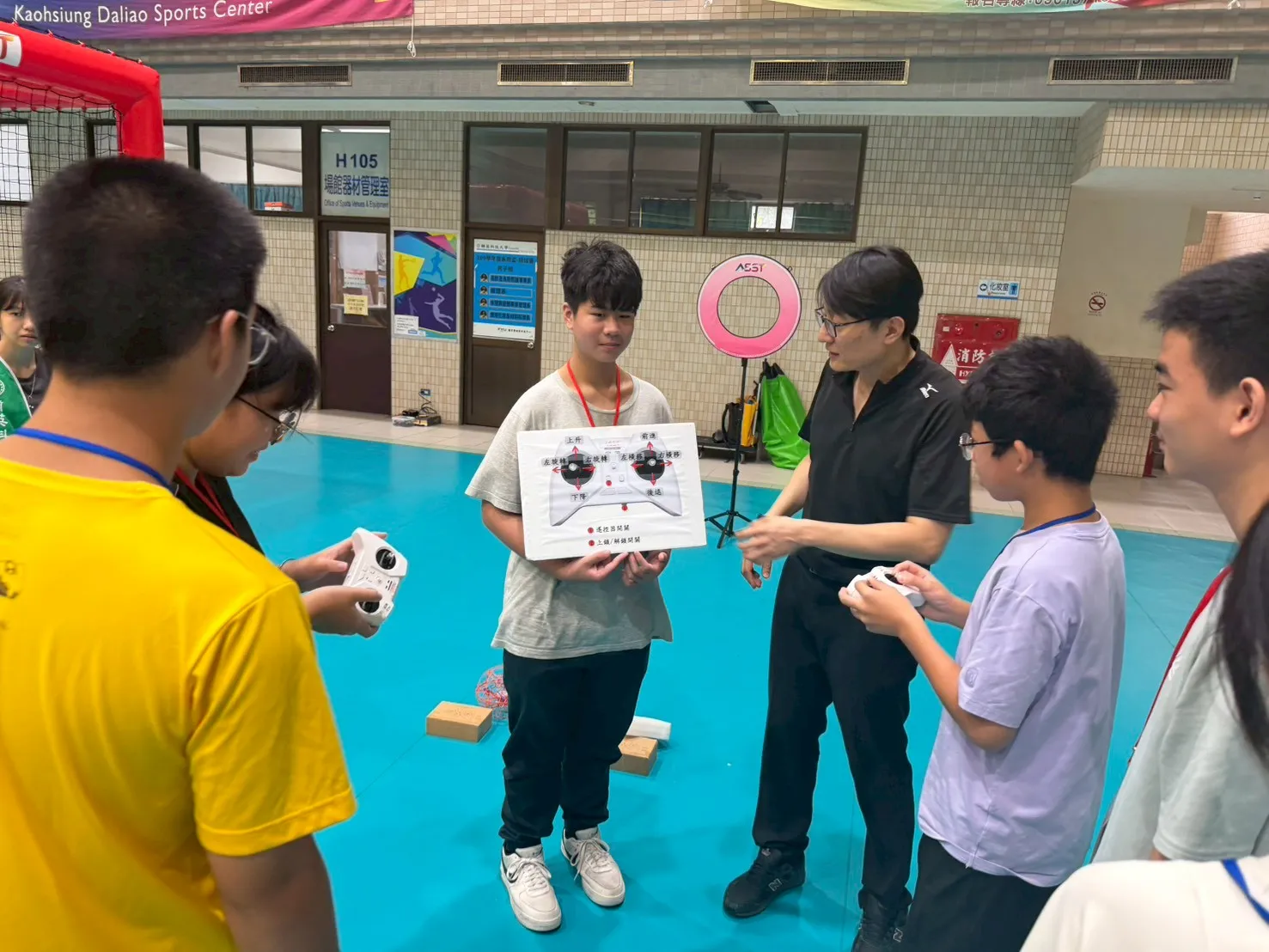 無人機飛行與無人機足球體驗課程。（圖/輔英科大提供）