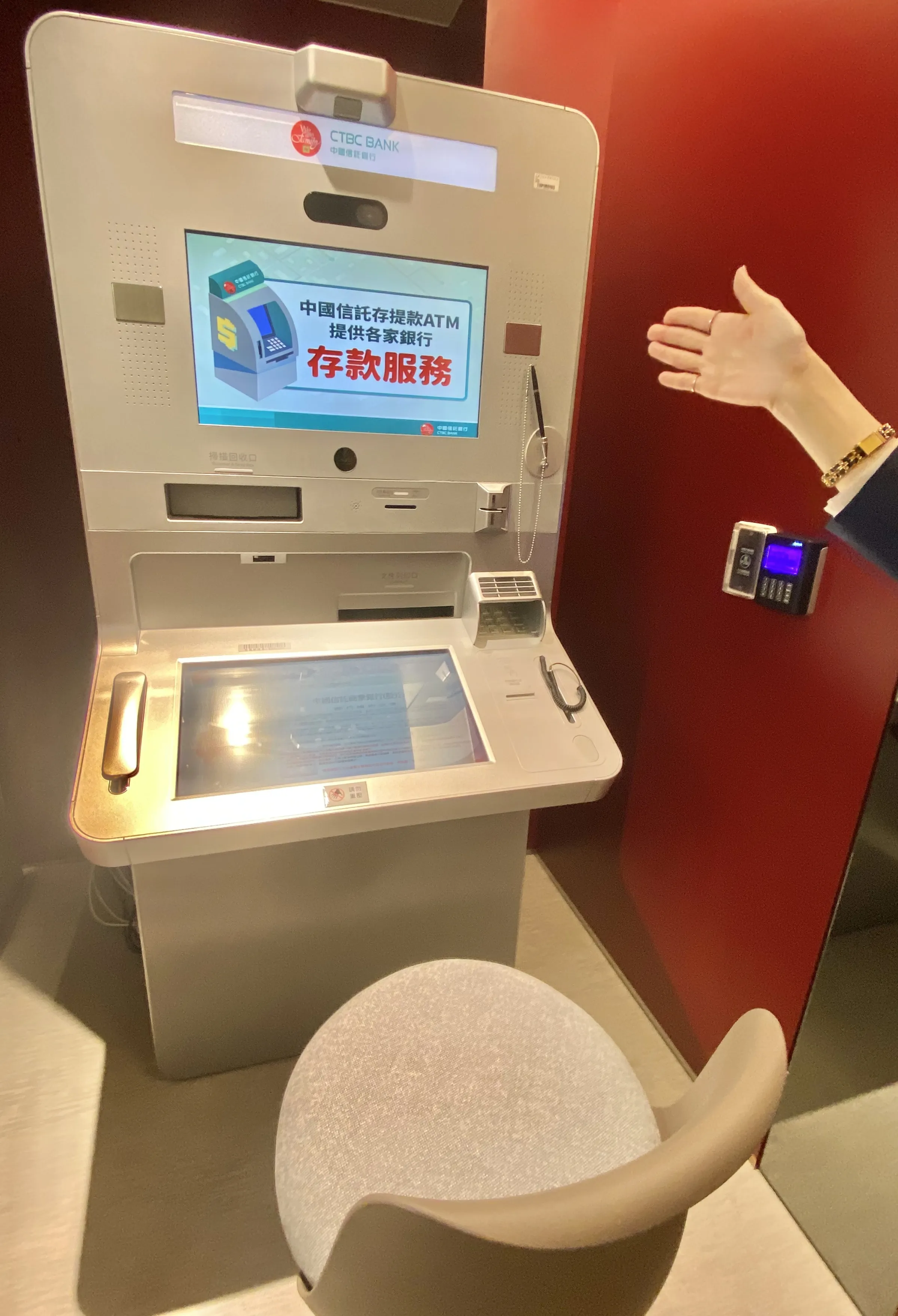 20260713-中國信託銀行亞灣分行的VTM。（陳怡慈攝）