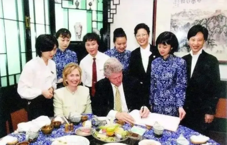 1998年前美國總統柯林頓夫婦訪問上海。（資料照，中新社）