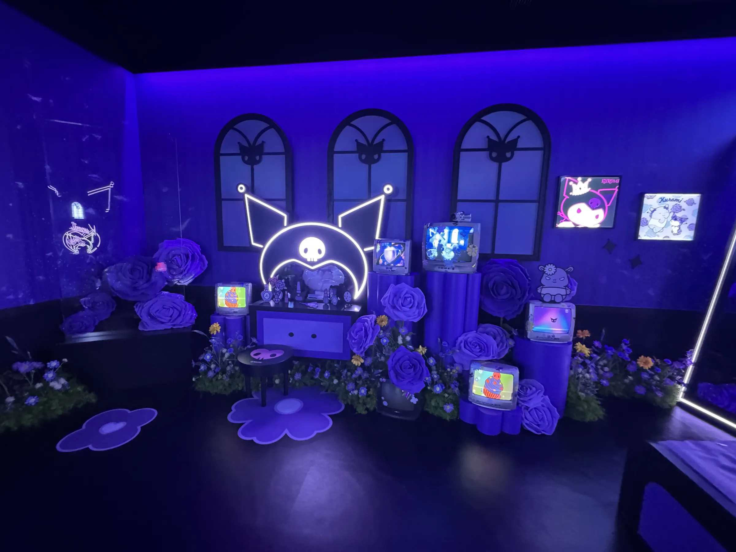 韓国クリエイティブチームd'strictとサンリオが共創した11ヶ月長期開催の没入型体験イベント「ホテルフローリア トーキョー」が東急歌舞伎町タワーで開幕した。黃信維