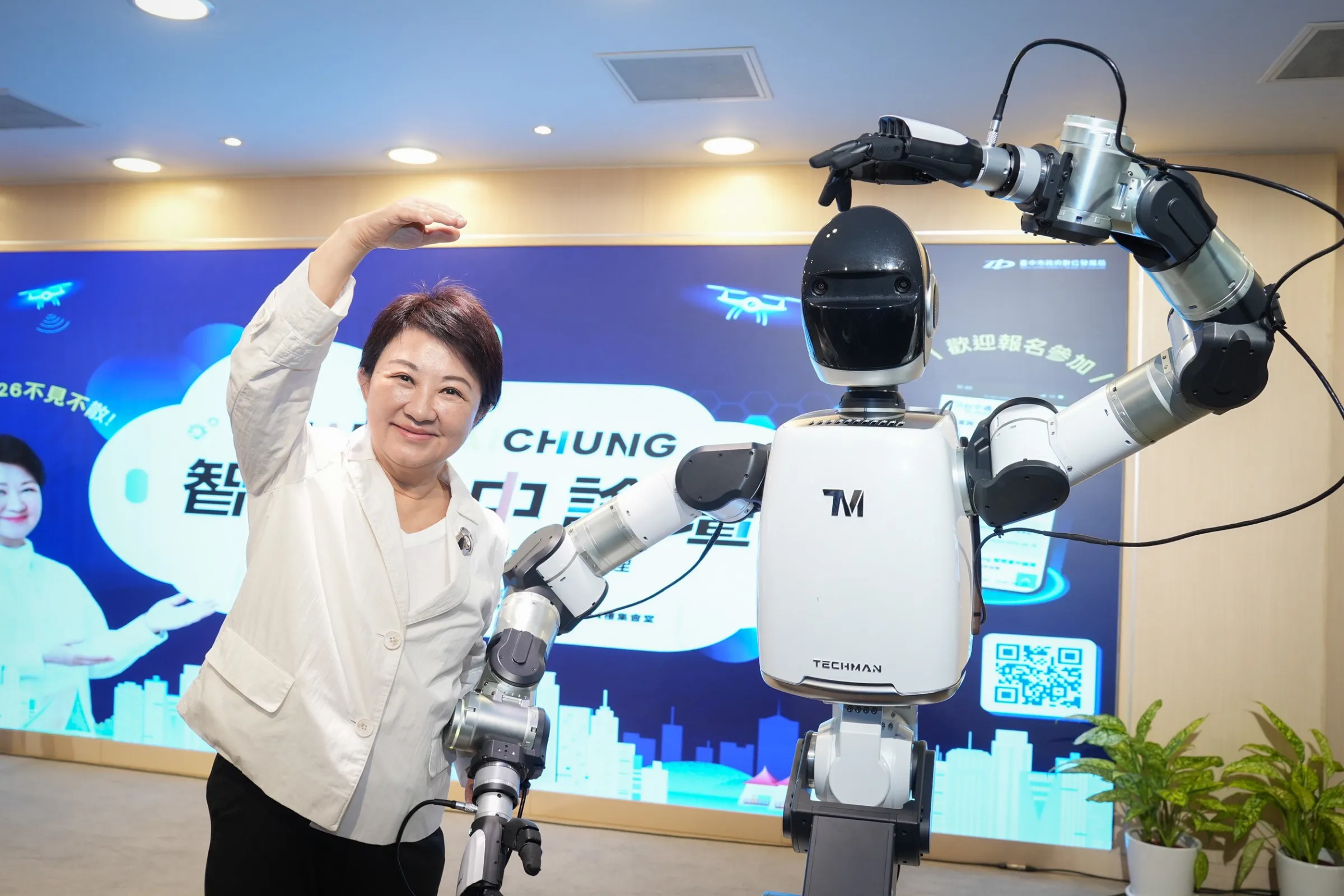 2026智慧台中論壇啟動記者會，盧市長強調台中攜手產官學研，三大優勢領航台灣AI產業。(圖/台中市政府)