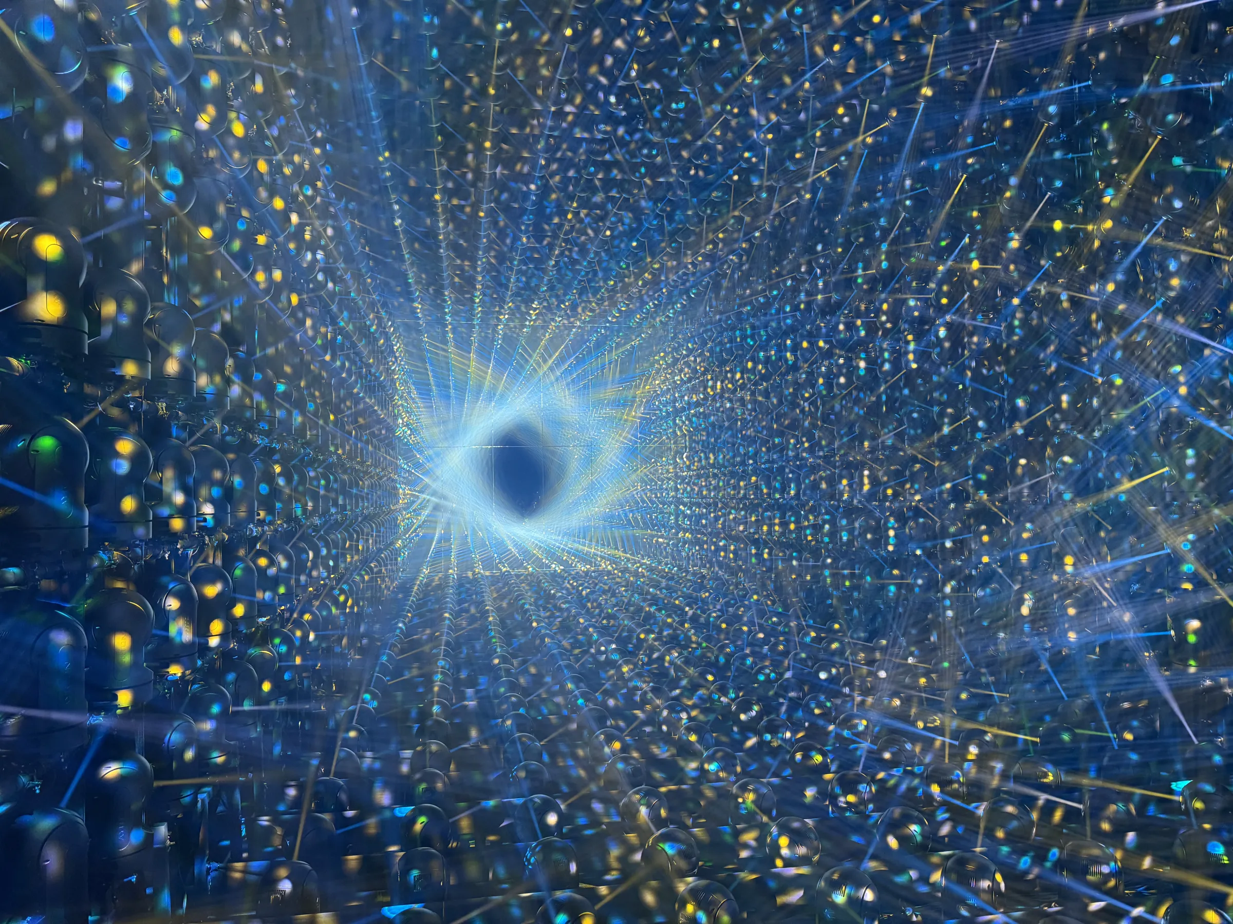 《Tunnel into the Mirror Universe》。黃信維