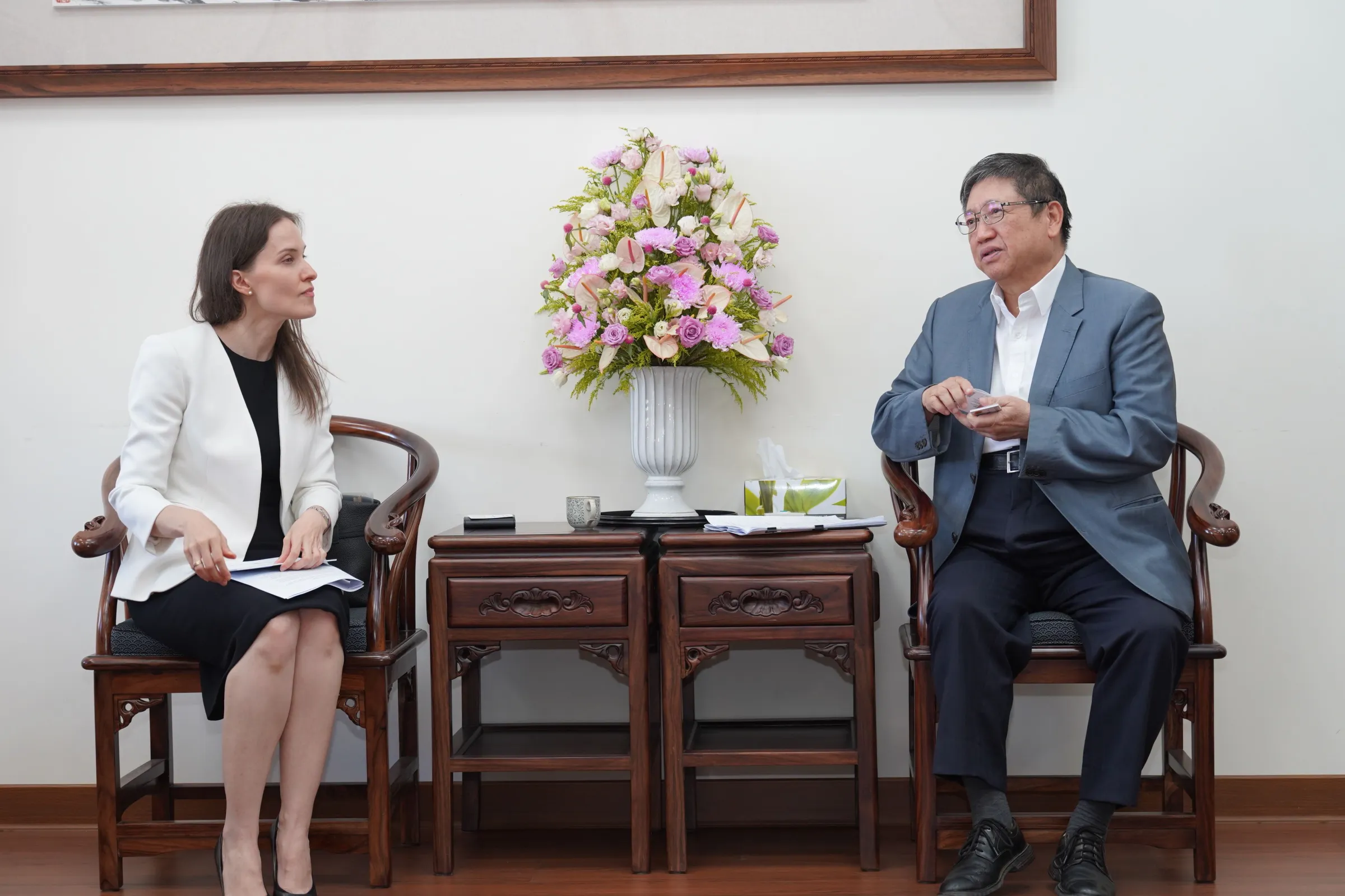 縣長楊文科向德國蘭依樺處長表示，縣府會傾聽廠商心聲，營造更優質的投資環境和生活圈。（圖／新竹市縣政府提供）