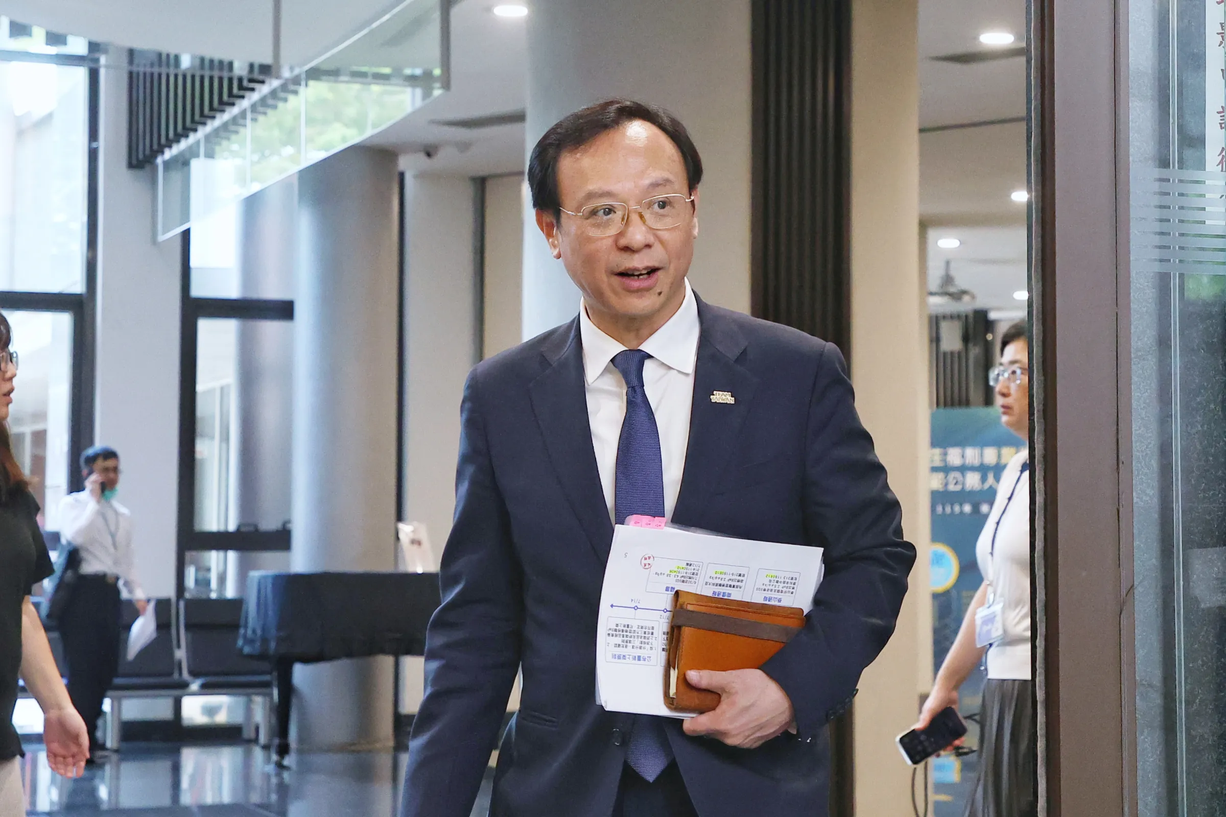 20260721-衛福部長石崇良21日召開「食藥署公布中聯油脂預防性下架油品及其相關產品重新上架原則」記者會。（顏麟宇攝）