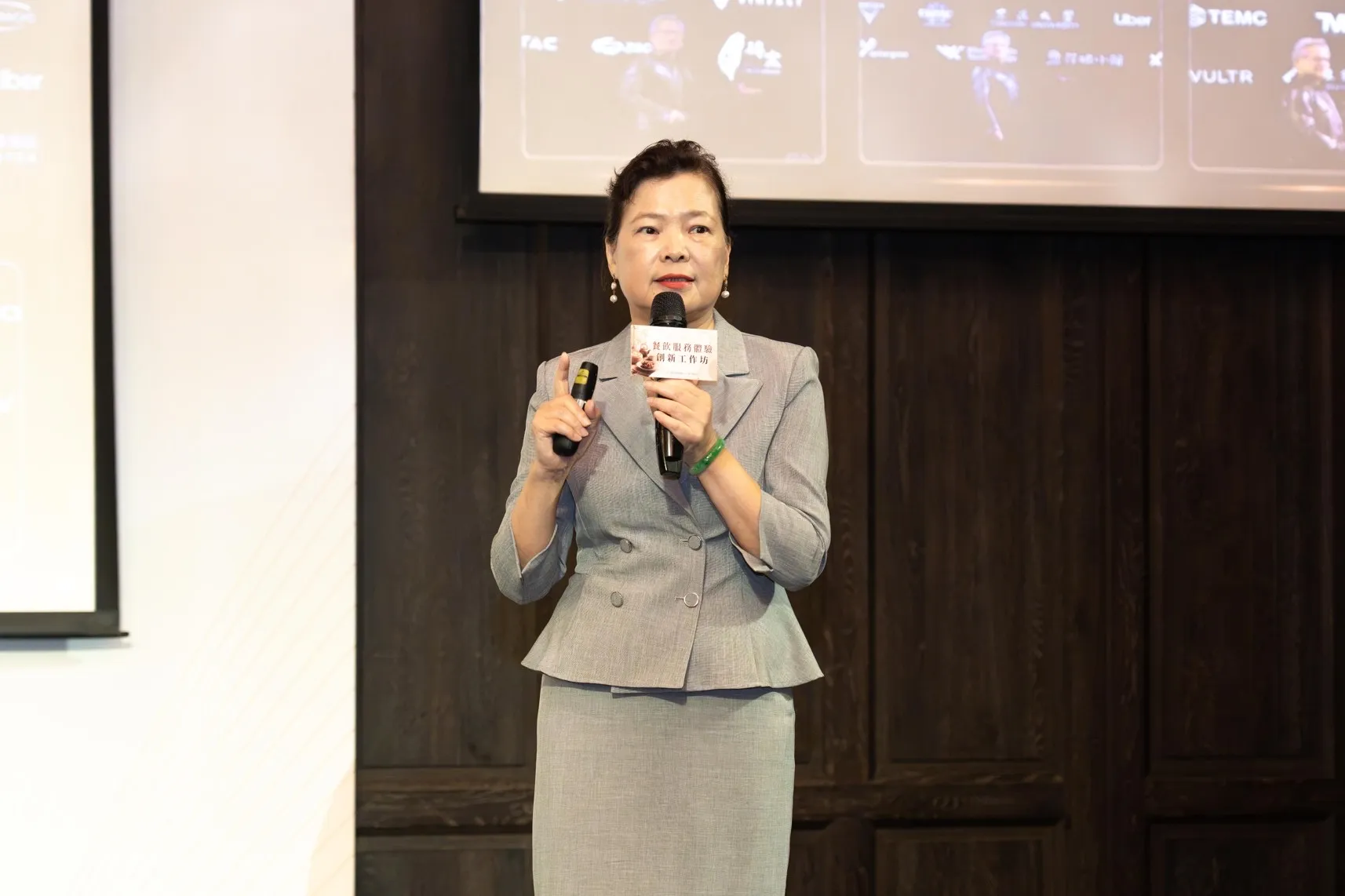 經濟部前部長王美花剖析臺灣餐飲業款待美學，鼓勵業者從顧客需求出發，把人情味轉化為品牌競爭力。（圖/商業署提供）