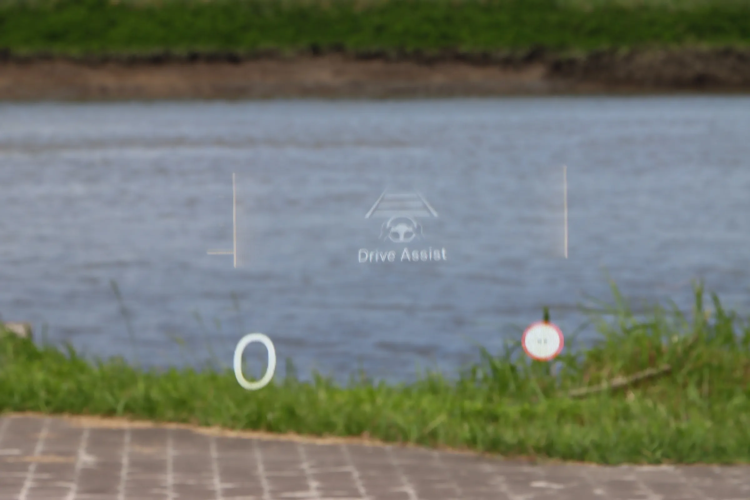 C5 Aircross MAX車型搭載 E-HUD 延伸式抬頭顯示器。（劉芯衣攝）
