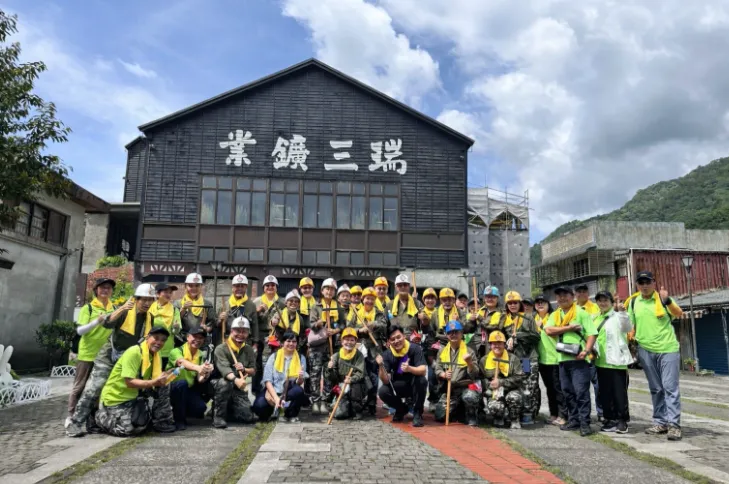 猴硐的老礦工們舉辦一日礦工體驗,引領進入礦工的世界(作者攝)