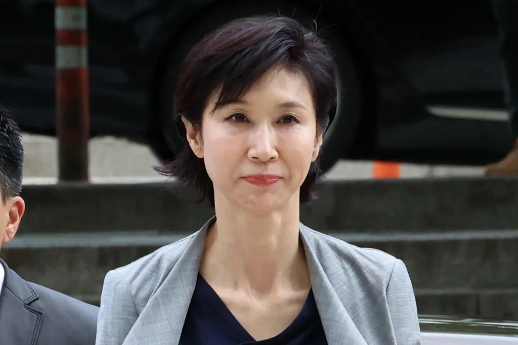 前總統盧泰愚之女、崔泰源前妻盧素英出席高院官司宣判。（美聯社）