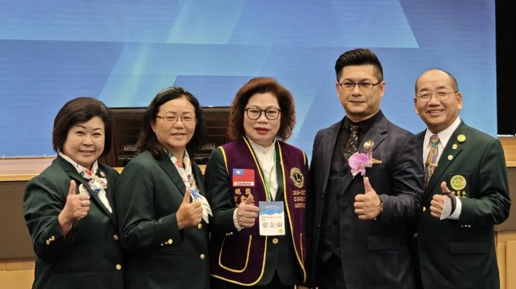 主辦單位獅子會300-E2區葉金淑總監(左三)偕同單位幹部合影留念。（圖/徐炳文翻攝）