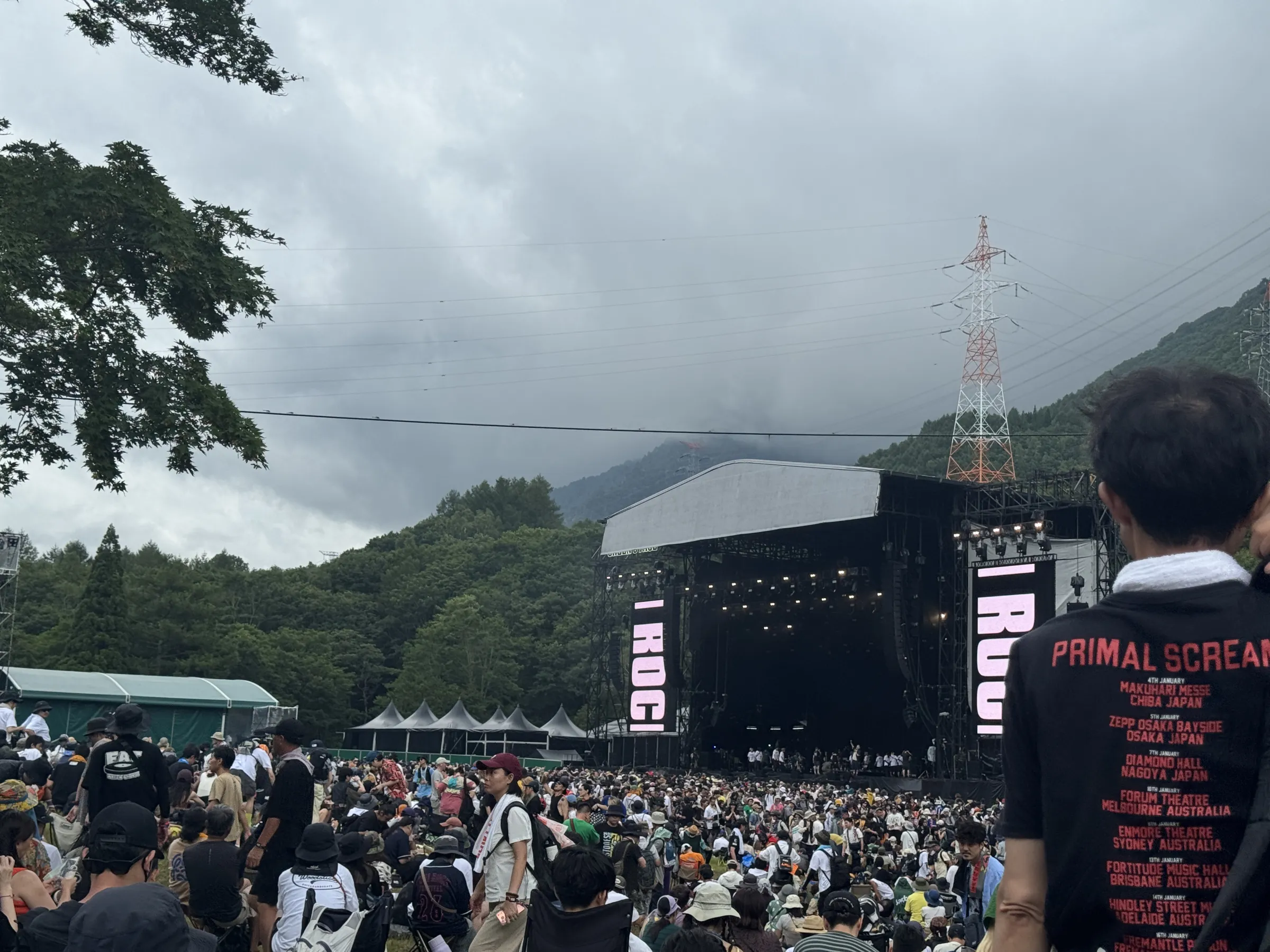 フジロック’26が苗場で開幕し、The xxや27年ぶりハイスタらの熱唱、新人登竜門企画とともに環境啓発活動が展開された。黃信維