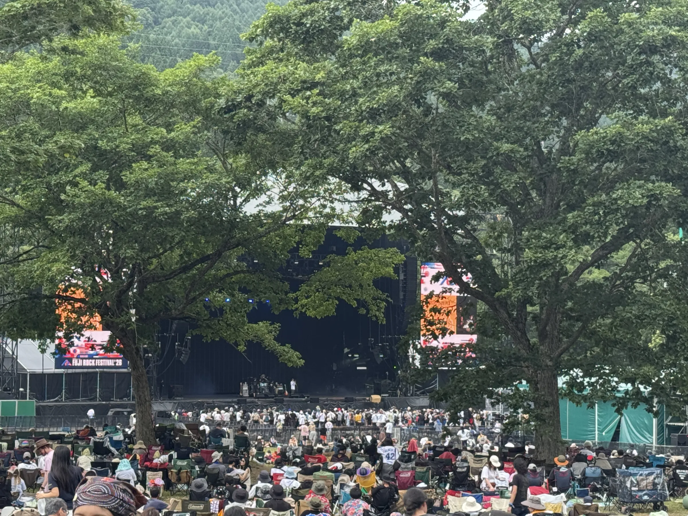 フジロック’26が苗場で開幕し、The xxや27年ぶりハイスタらの熱唱、新人登竜門企画とともに環境啓発活動が展開された。黃信維