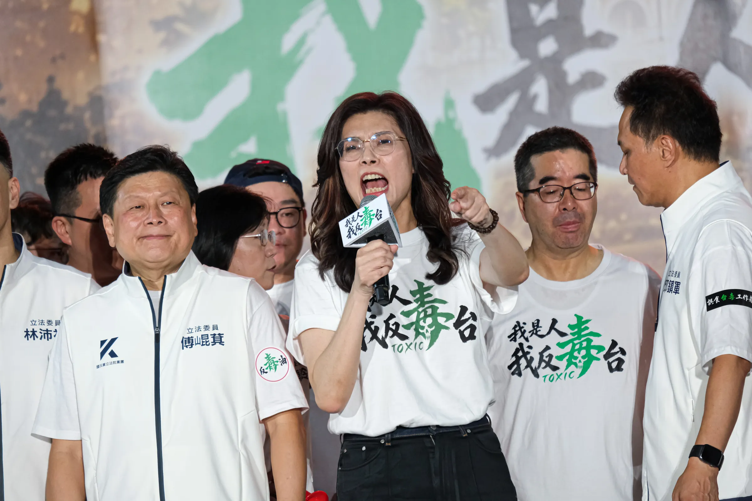 20260725-國民黨與民眾黨25日在台北凱達格蘭大道舉行「我是人，我反毒台」集會。（劉偉宏攝）