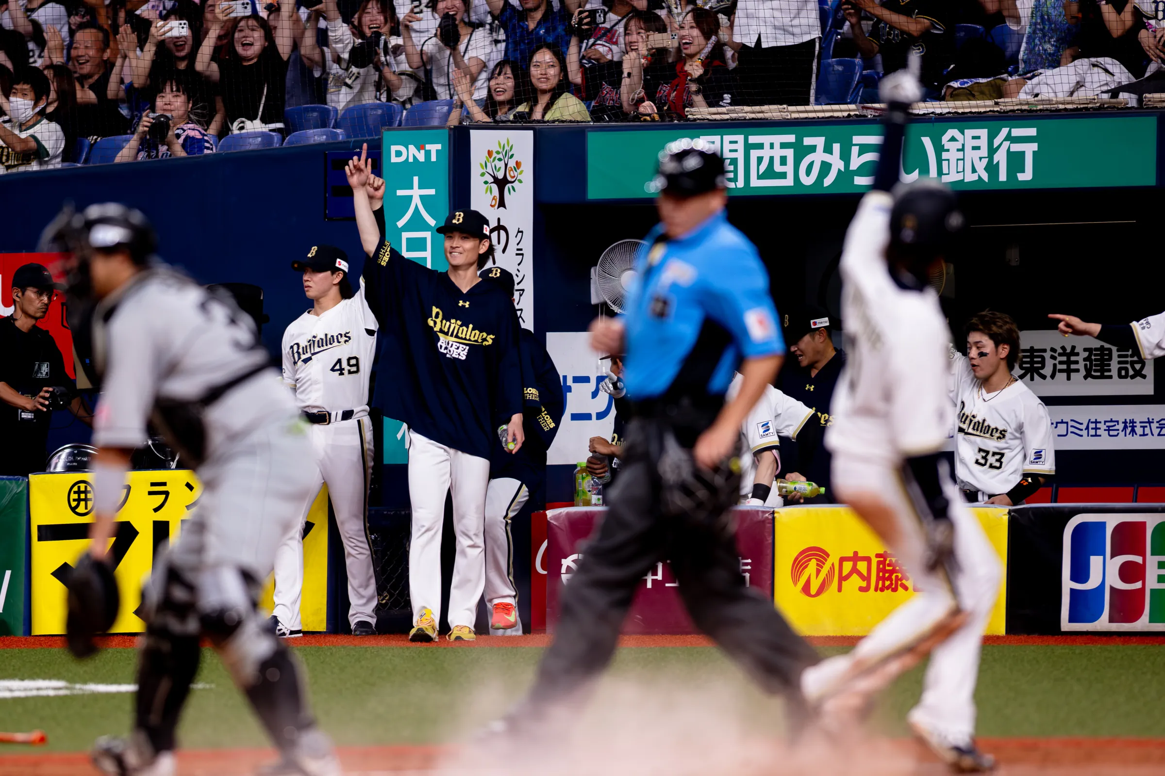 太田椋は、続く西川龍馬が申告敬遠で一、二塁となった場面で力強く振り抜き、センター前へ抜けるサヨナラ打を放った。（写真／丁勤紜撮影）