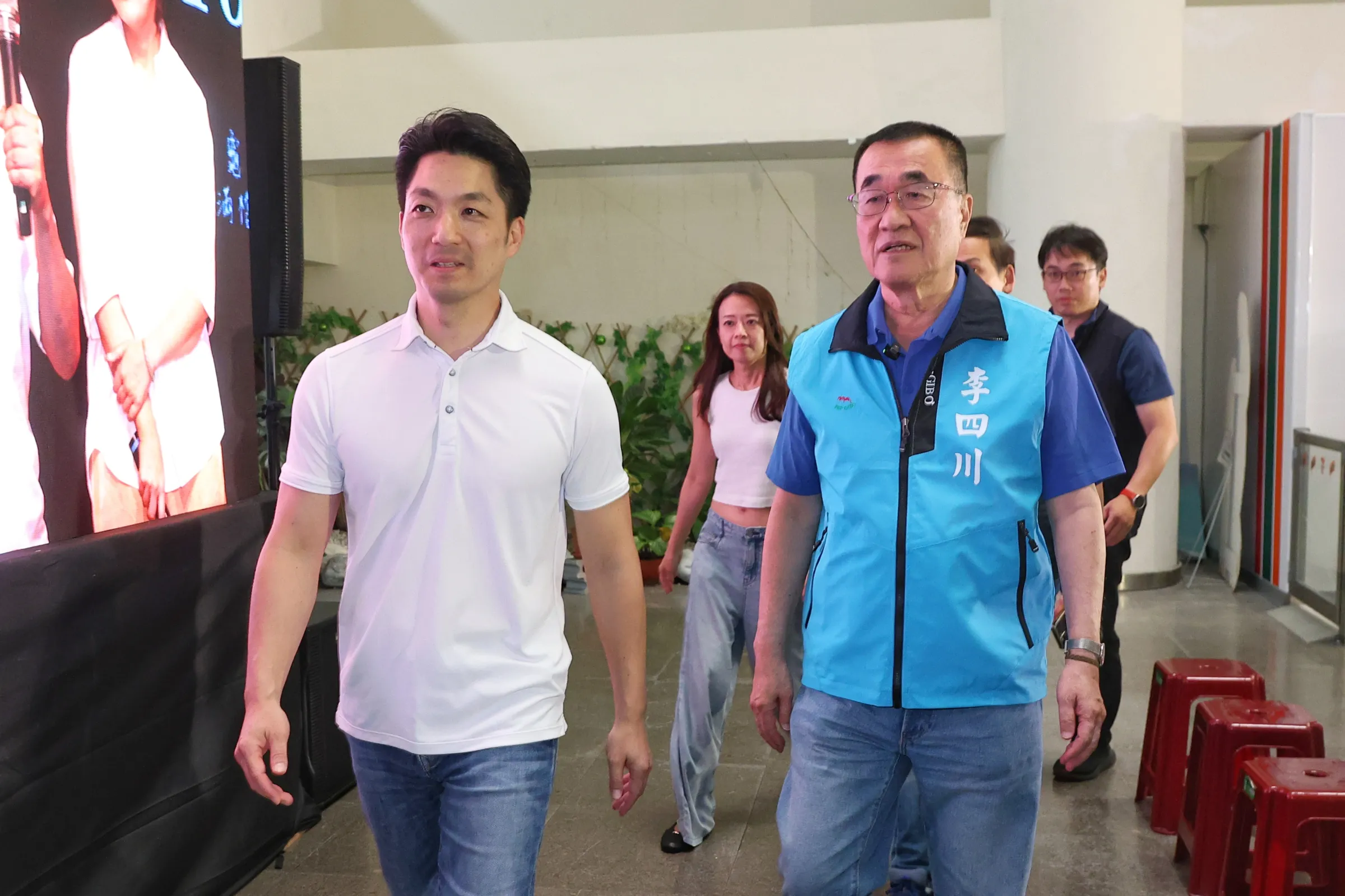 20260726-國民黨新北市長參選人李四川（右）、台北市長蔣萬安（左）26日出席「大罷免大失敗週年感謝祭」活動。（顏麟宇攝）