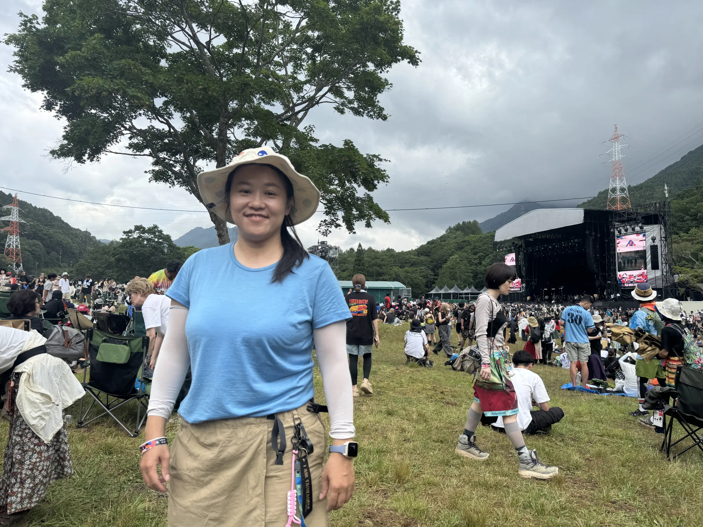台湾の音楽ファンが熱狂するフジロックにおいて、著名詩人・李豪氏ら7人のベテラン参加者が、宿泊先の確保や脚力の強化、万全な機能性装備こそが山林のオアシスを攻略する最大の秘訣だと語った。黃信維