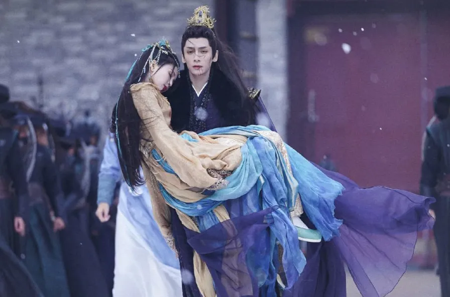 陸劇戰損造型最美女主第2名：白鹿《長月燼明》（圖／取自微博）