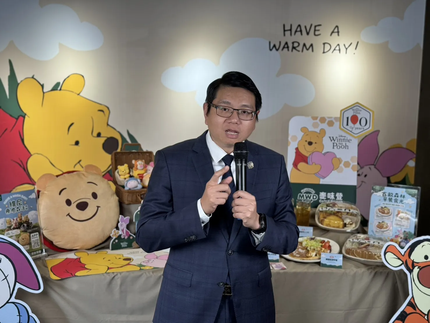 揚秦國際董事長卓靖倫表示，以目前網路社群對於麥味登與小熊維尼合作的討論熱度來看，預期將帶動整體營收呈現雙位數成長。（魏鑫陽攝）