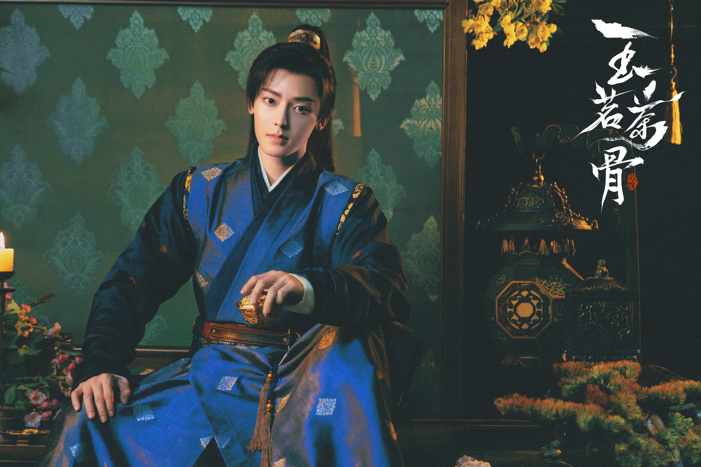 侯明昊與古力娜扎合作《玉茗茶骨》，年輕狀元「陸江來」，凡人官員的清秀扮相完美突破先前作品。（圖／取自IMDb）