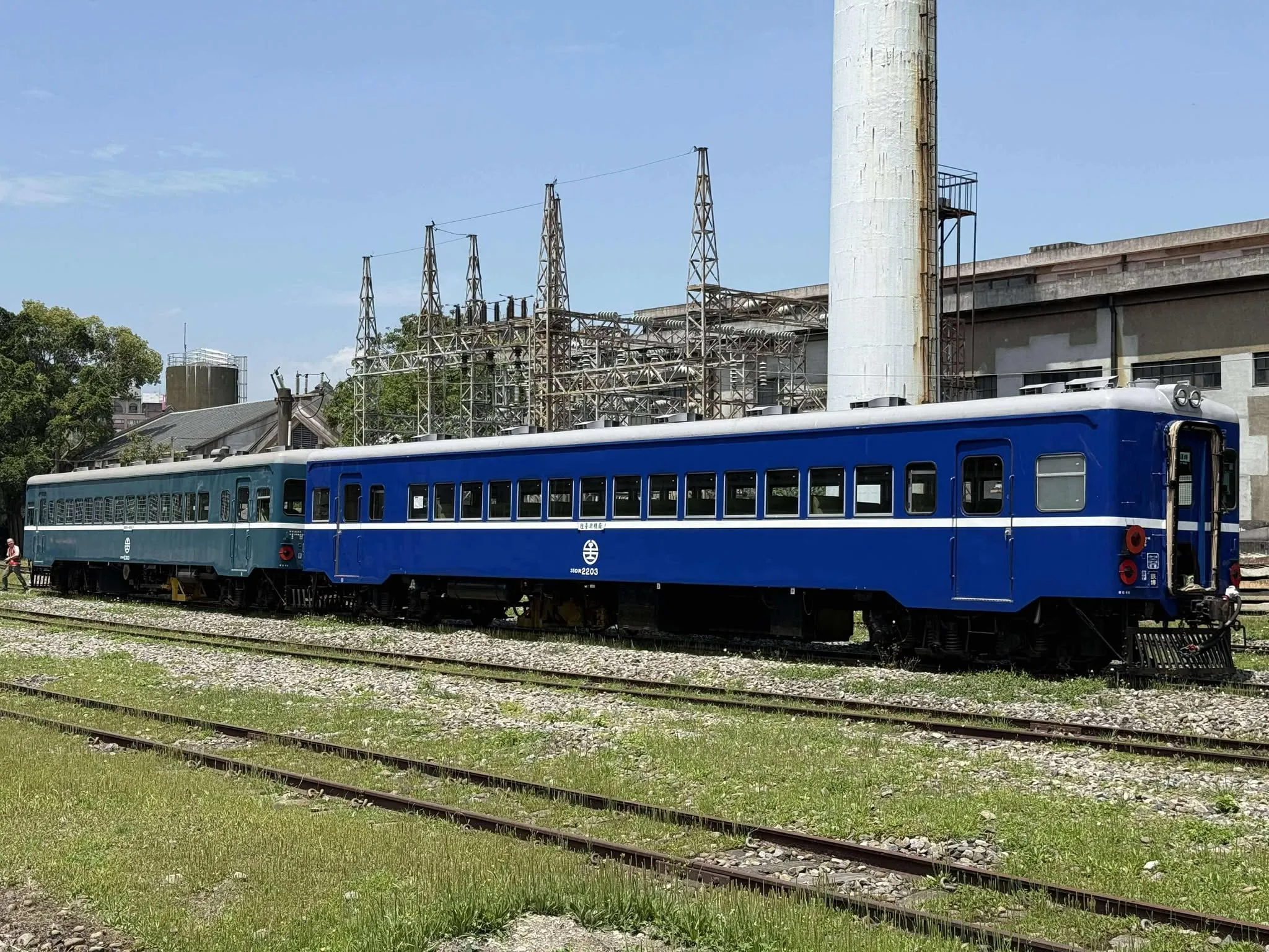 國家鐵道博物館保留台北機廠原有鐵道與車輛，讓昔日鐵路修護基地的樣貌延續至今。（圖／取自FB@國家鐵道博物館）