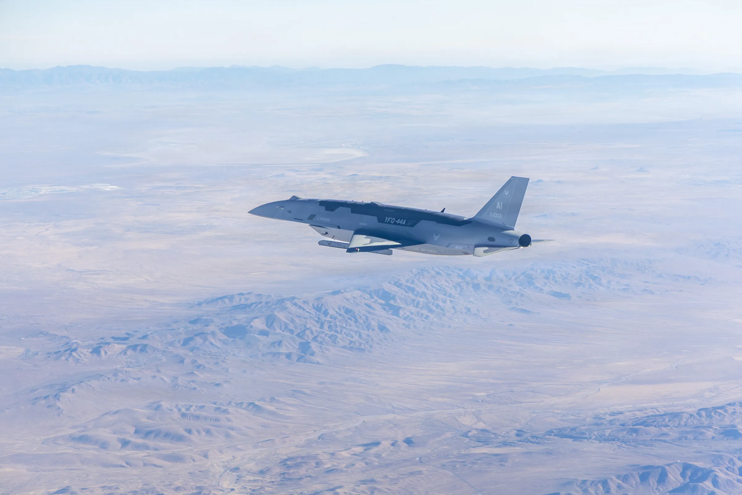 美軍新一代半自主無人僚機YFQ-44A，由無人機新創Anduril負責量產。（取自DVIDS系統）