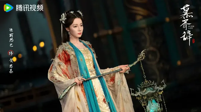 最美古裝陸劇女神第3名：迪麗熱巴《白日提燈》（圖／取自微博）