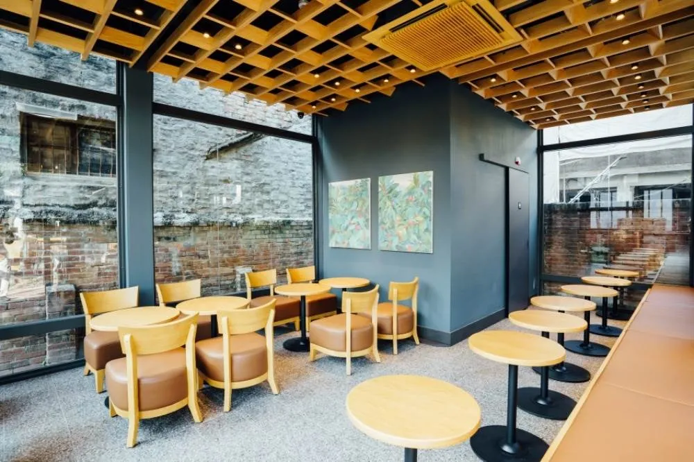 星巴克新港門市。（圖／Starbucks Coffee） 