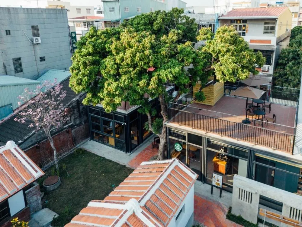 星巴克新港門市。（圖／Starbucks Coffee）