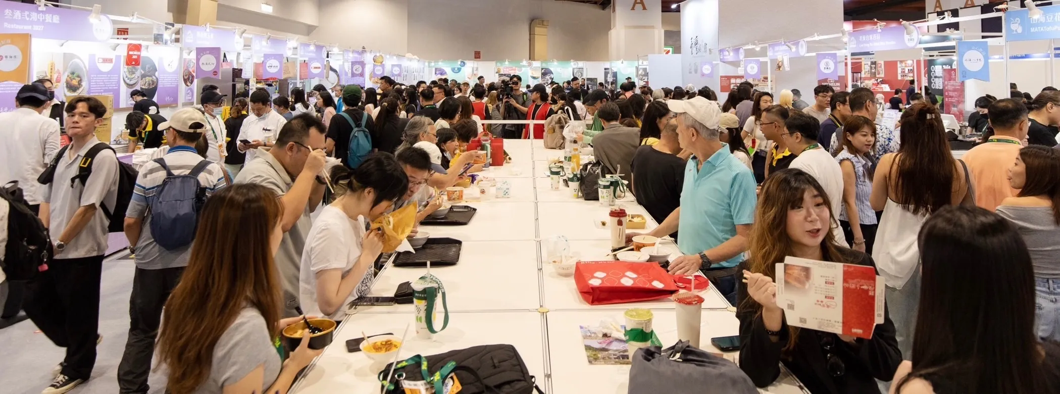 經濟部商業發展署「臺灣好食館」，吸引大批民眾品嚐選購特色美食。（圖/經濟部商業發展署）