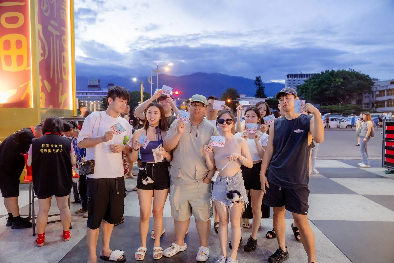 國際選手們到訪後，晚間第一站便直奔東大門夜市。（圖／花蓮縣政府提供）