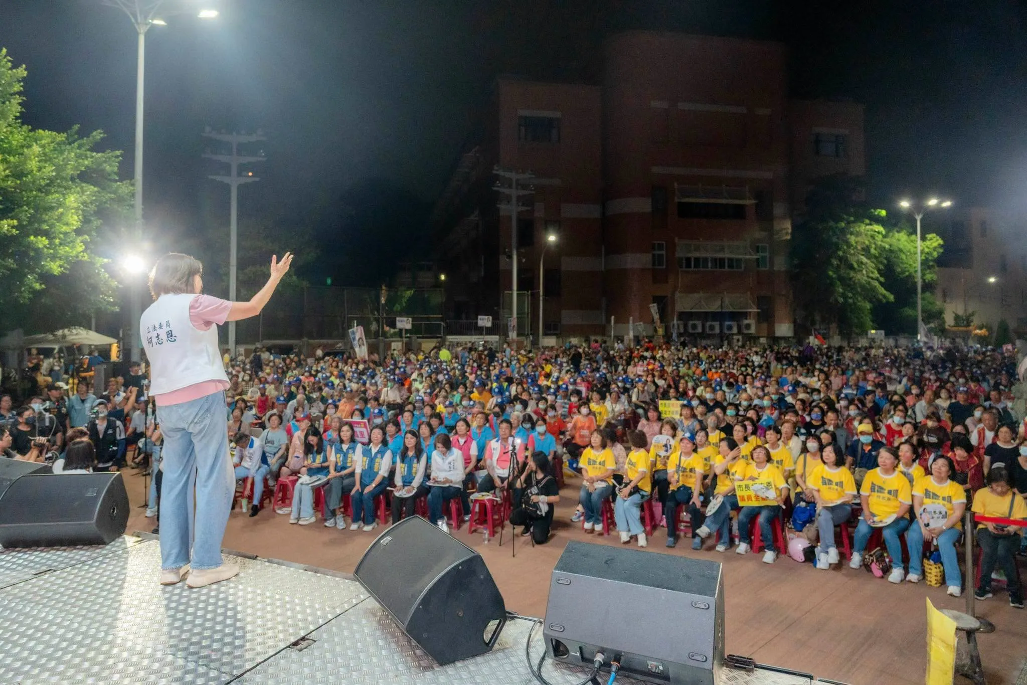 國民黨高雄市長參選人柯志恩1日在楠梓辦廟口開講。（取自柯志恩臉書）
