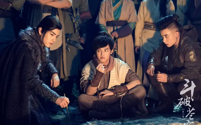 魔改陸劇第1名：吳磊、林允《斗破蒼穹》（圖／取自微博）