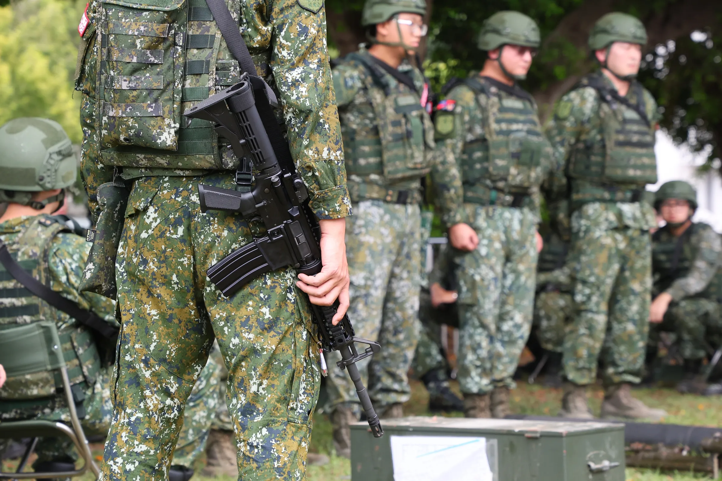 20260805-國軍「漢光42號」演習實兵演練，第三作戰區台北旅教召使用美援裝備M4A1步槍。（顏麟宇攝）