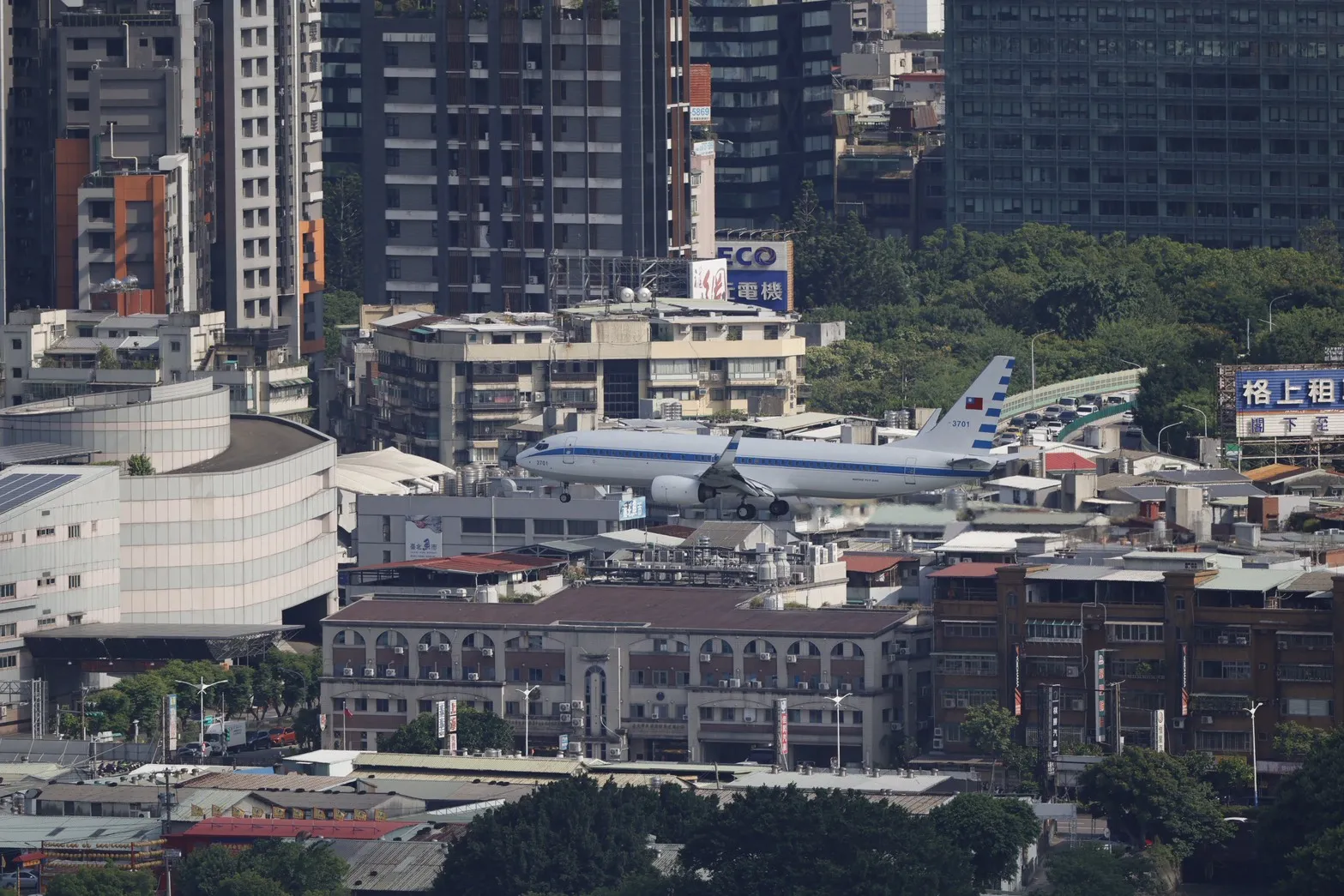 20260805-漢光42號實兵演練，陸戰隊以CH-47契努克運輸直升機進行空中機動跨區增援。（讀者提供）