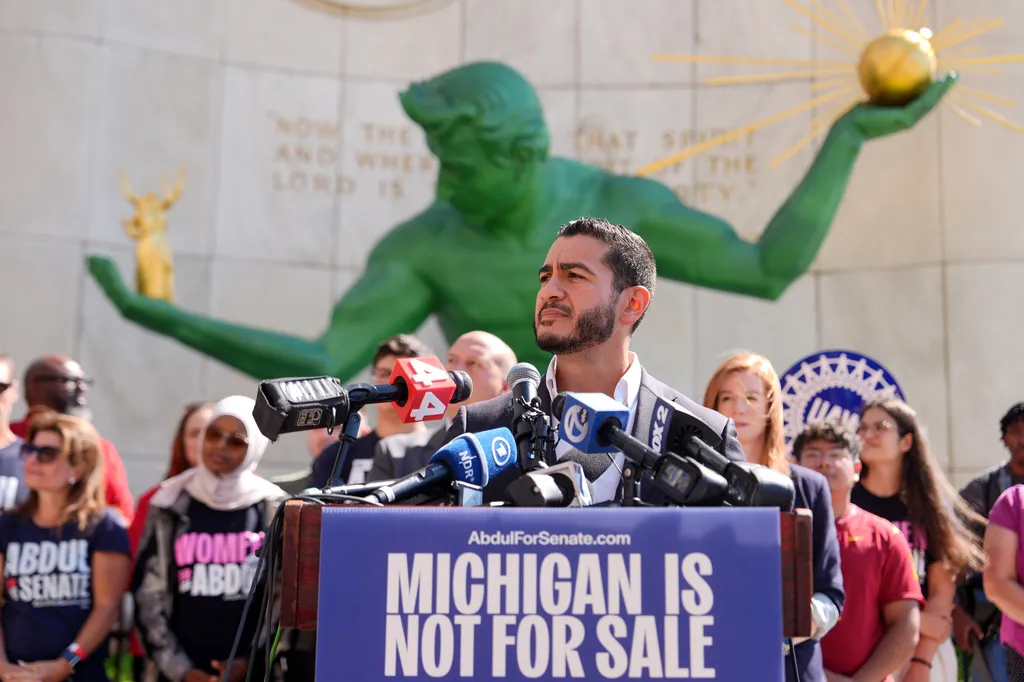 流行病學家賽義德（Abdul El-Sayed）以1個百分點險勝，成為民主黨密西根州參議員候選人。（美聯社）
